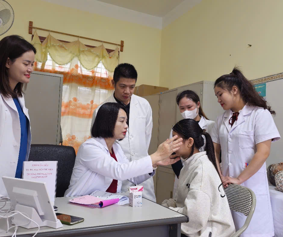 bác sĩ hiền điều trị biến chứng khi bị viêm da, nhiễm trùng da