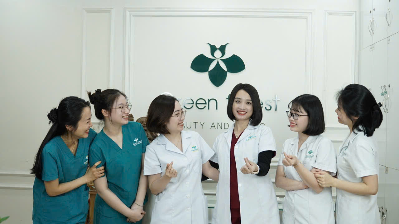 bác sĩ da liễu chuyên điều trị viêm da dầu
