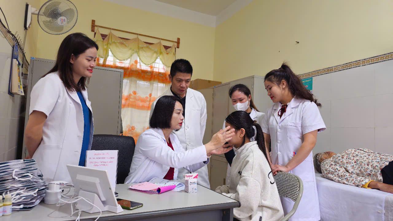 bác sĩ hiền khám bệnh chàm môi giải thích chàm môi là gì